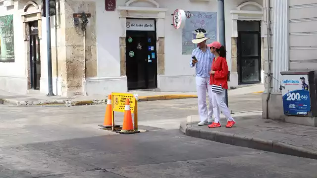 Varias calles del Centro Histórico tienen agujeros que podrían causar una caída o lesión