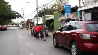 Autos estacionados en paraderos del Sistema Va y Ven desata enojo de los usuarios