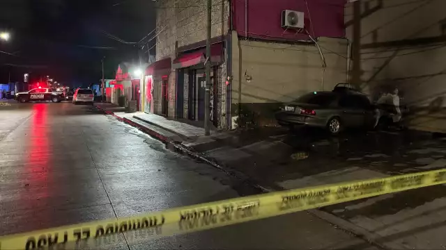 Dan más de 15 balazos a un bar; un vehículo termina quemado