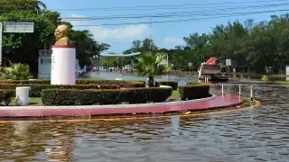  Mal tiempo en Ciudad del Carmen "golpea" a los cocteleros   