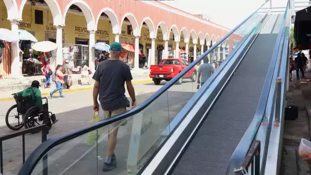 La rampa eléctrica del mercado Lucas de Gálvez se mantendrá inactiva por desperfectos