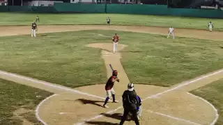 Bilder y Laguneros juegan el partido de softbol mixto nocturno en Sabancuy