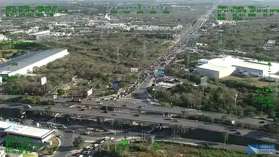 Carreteras y avenidas de Mérida registran problemas de flujo vehicular lento Carreteras y avenidas de Mérida registran problemas de flujo vehicular lento