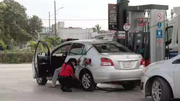 Automovilistas comentaron que enero y febrero son los meses más difíciles para la economía, ya que es cuando ocurren los aumentos Automovilistas comentaron que enero y febrero son los meses más difíciles para la economía, ya que es cuando ocurren los aumentos