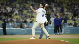 Checo, con los colores de Cadillac sobre el montículo