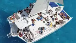 La menor de edad se habría desvanecido después de bajar del catamarán