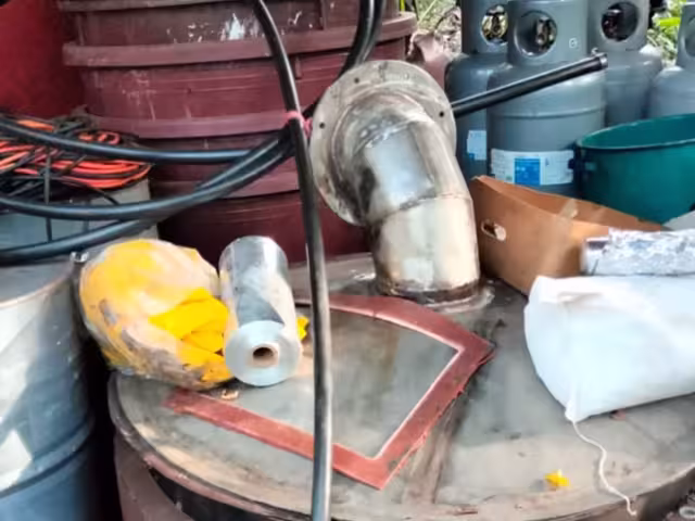 En el lugar se hallaron bidones con sustancias no reconocidas