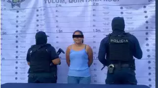 Detienen a mujer por presunto delito de  narcomenudeo en Tulum; aseguran dosis de drogas