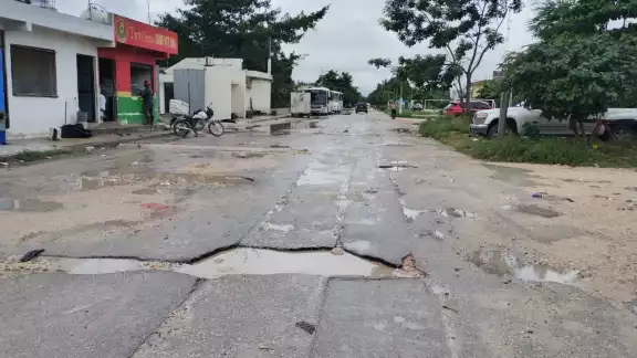 Poco a poco las calles de In House se ven más afectadas por las lluvias