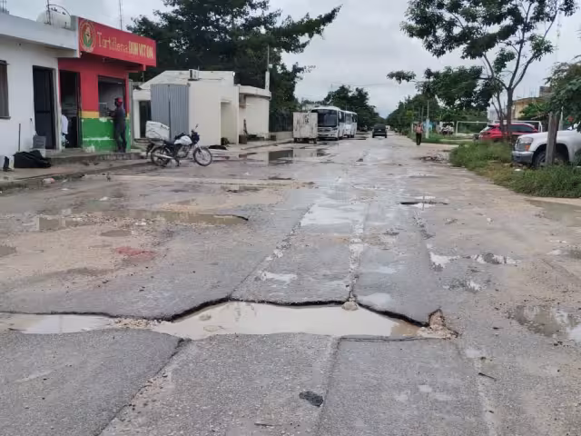 Poco a poco las calles de In House se ven más afectadas por las lluvias