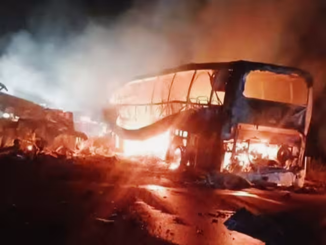 El accidente ocurrió la madrugada del 8 de febrero, cuando el tráiler invadió el carril contrario, provocando una colisión e incendio.