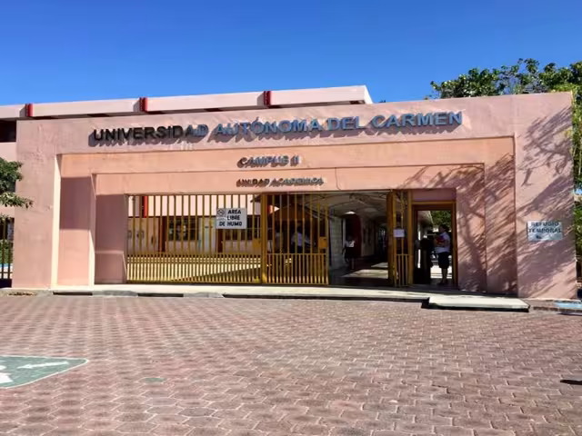 La UNACAR enfrenta graves problemas financieros, incluyendo créditos fiscales y desafíos en el sistema de pensiones.