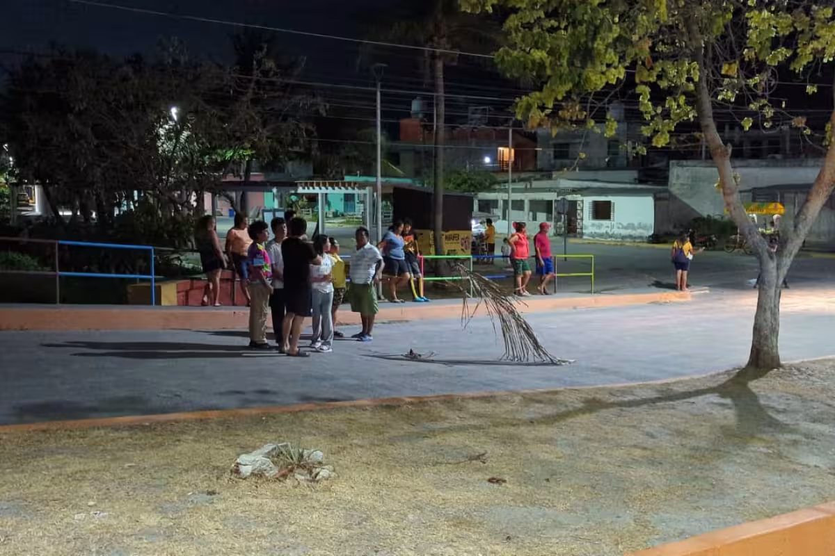 Vecinos de Santa Rita 3 bloquean calles en Ciudad del Carmen por falta ...