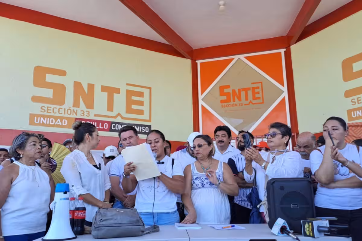 Maestros de Yucatán protestan en la Sección 33 del SNTE en Mérida - PorEsto