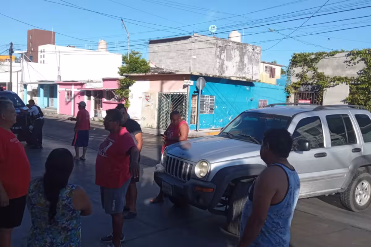 Vecinos de Ciudad del Carmen bloquean calle por falta de energía ...