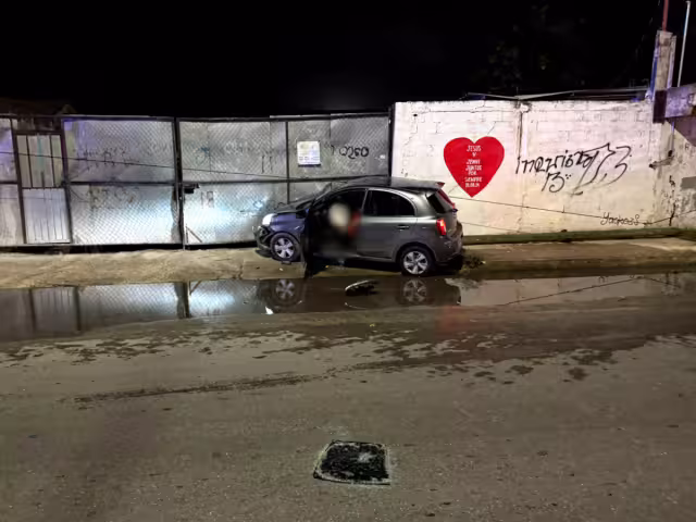 Autoridades implementaron un operativo para tratar de dar con los responsables, quienes se fugaron en una motocicleta, según dijeron los testigos