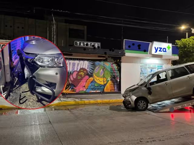 La unidad presentaba daños en la parte frontal y afectaciones visibles en el sitio del impacto