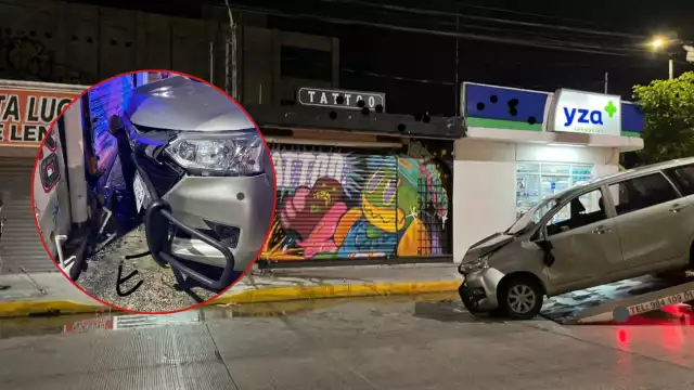 La unidad presentaba daños en la parte frontal y afectaciones visibles en el sitio del impacto