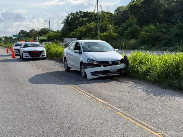 El conductor resultó ileso, mientras que el automóvil fue declarado como pérdida total