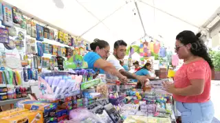 “Hay que hacer rendir el sueldo”: Regreso a clases agobia a los padres de familia en Cancún