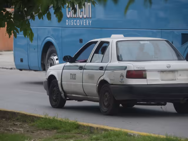 Una inspección muestra que los vehículos más viejos son los Nissan Tsuru