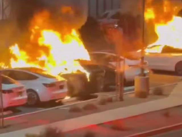 En las últimas semanas se han vandalizado diversos vehículos de la marca Tesla