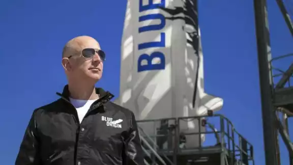 Jeff Bezos explicó que el proyecto busca aprovechar la enorme cantidad de energía solar disponible fuera de la atmósfera terrestre