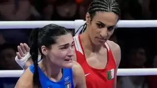 Tras polémica pelea, 'consuelan' a Angela Carini con 1 mdp luego de retirarse ante Imane Khelif en París 2024