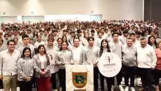 Encabeza Joaquín Díaz Mena el abanderamiento de deportistas yucatecos que participarán en la Olimpiada Nacional 2025 