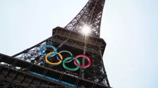 Los anillos olímpicos, nueva joya permanente de la Torre Eiffel