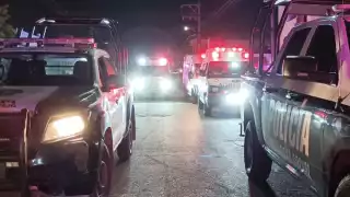 Policías protagonizan pelea con mototaxistas en Cancún: VIDEO