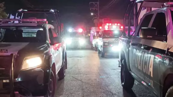 ¿Por qué pelearon policías y mototaxistas en Cancún?