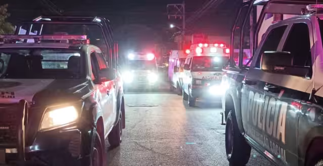 ¿Por qué pelearon policías y mototaxistas en Cancún?