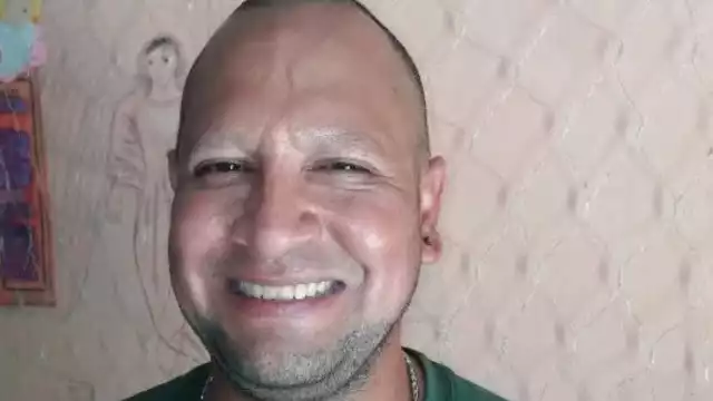 Roberto no regresó a casa ni se comunicó como es su costumbre, lo que ha preocupado profundamente a su madre.