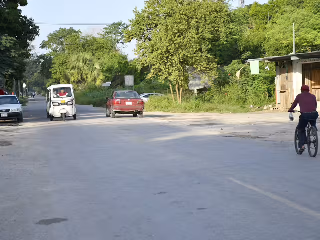 Los vehículos ya pueden circular libremente por la Carretera Federal 295 Valladolid-Felipe Carrillo Puerto, sin pagar cuota