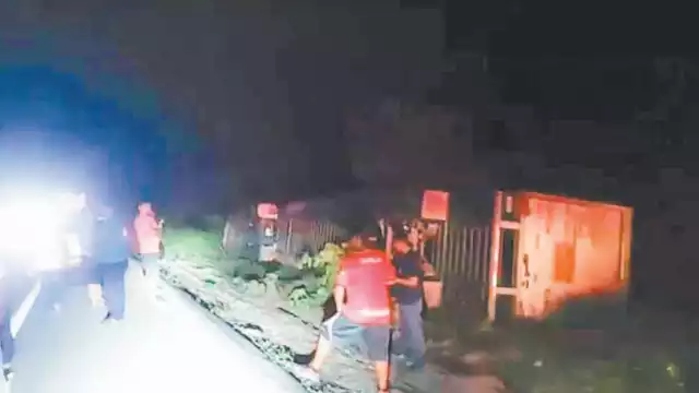 La carretera presenta numerosos baches, lo que contribuye a frecuentes accidentes vehiculares