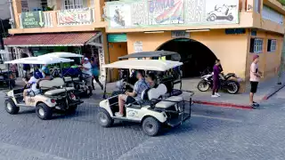 ¡Otra estafa a turistas! Falso vendedor  cobra precio excesivo por renta de carrito de golf en Isla Mujeres 