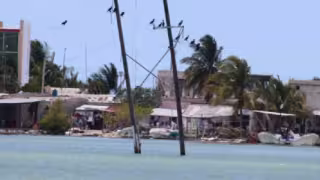  Hallan cadáver flotando en el mar    de Isla Arena 