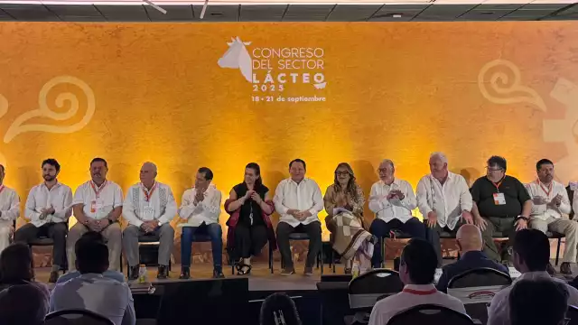 Díaz Mena destaca apoyos al sector ganadero en Congreso Lácteo 2025 en Yucatán