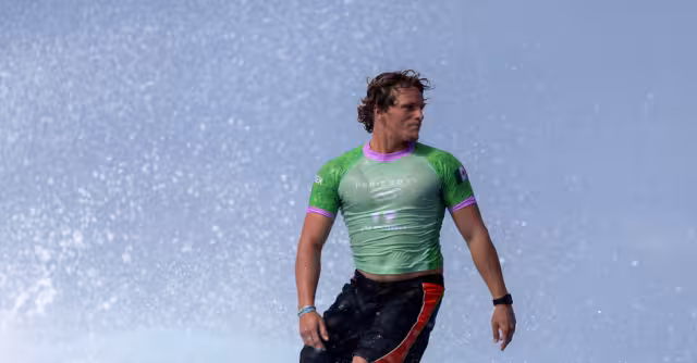 El surfista mexicano Alan Cleland continúa avanzando en los Juegos Olímpicos de París 2024