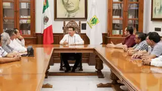   Joaquín Díaz Mena inicia mesas de diálogo con maestros de Yucatán