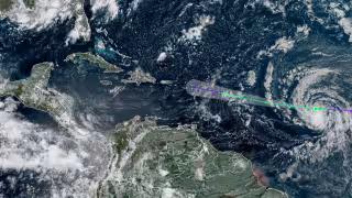 La tormenta tropical Dolly avanza rápidamente hacia el oeste sobre el Atlántico.