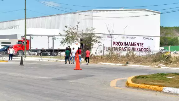 La planta se encontrará en el Parque Industrial “Bicentenario”, sobre la Carretera Campeche – China La planta se encontrará en el Parque Industrial “Bicentenario”, sobre la Carretera Campeche – China
