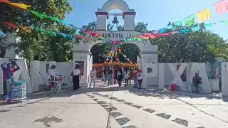   El Panteón Municipal Los Olivos se llena de vida y color en Cancún  