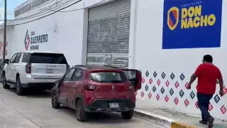 Choque en Campeche deja mujer lesionada; vecinos pintan señal de alto ante omisión oficial