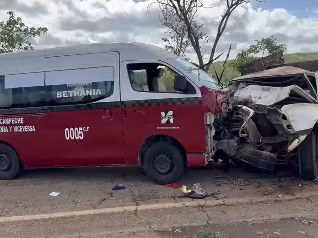 Fuerte accidente en la vía Hopelchén-Bolonchén; involucra a personal de maquiladora