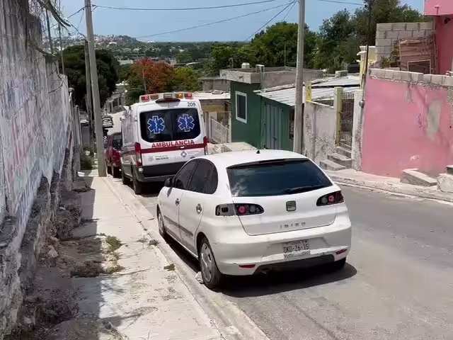 Accidente en la colonia Tomás Aznar: sujeto se descalabra tras caer de una barda