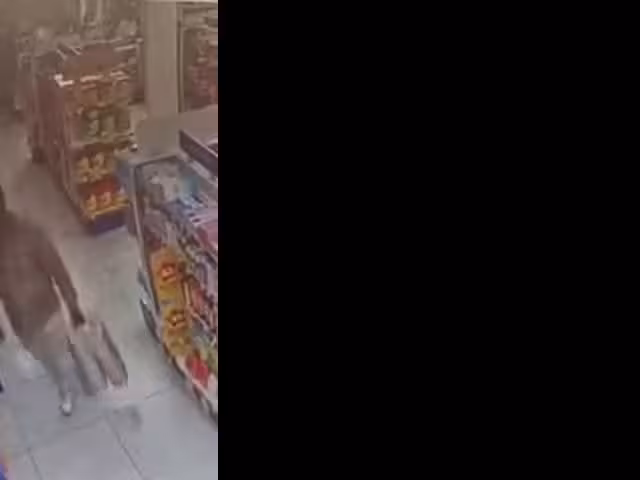 Captan en video a dos hombres robando leche y pañales para bebés en farmacia de Cancún