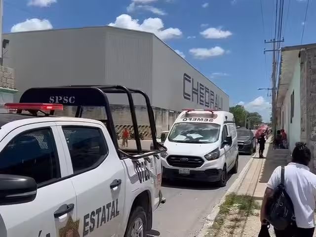 El cuerpo de un hombre fue localizado colgado dentro de una cuartería en la antigua carretera a Kalá, en la zona norte de Campeche.