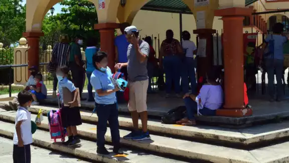 Los uniformes para el ciclo escolar 2024-2025 serán entregados antes de que concluya la primera semana de clases.